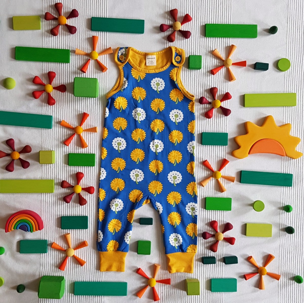 Blumenwiese auf den Frühlingsteilen von Maxomorra | Mandala Mittwoch #mandalawithtoys